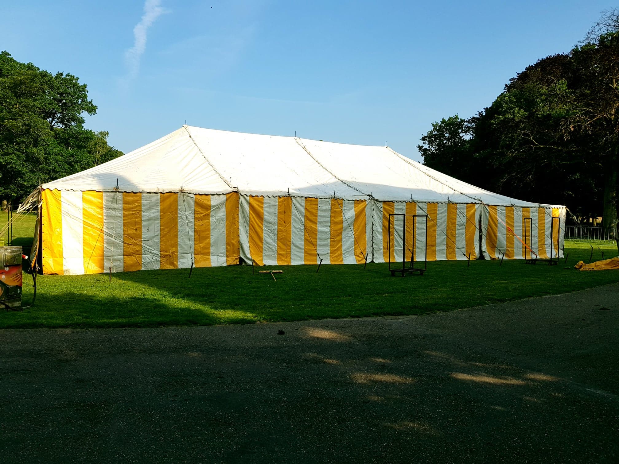 Wit-gele spantent foto 2